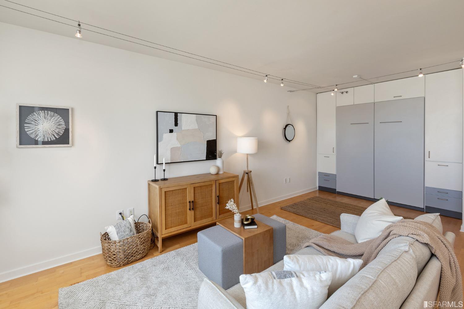 451 Kansas Street Unit: 563