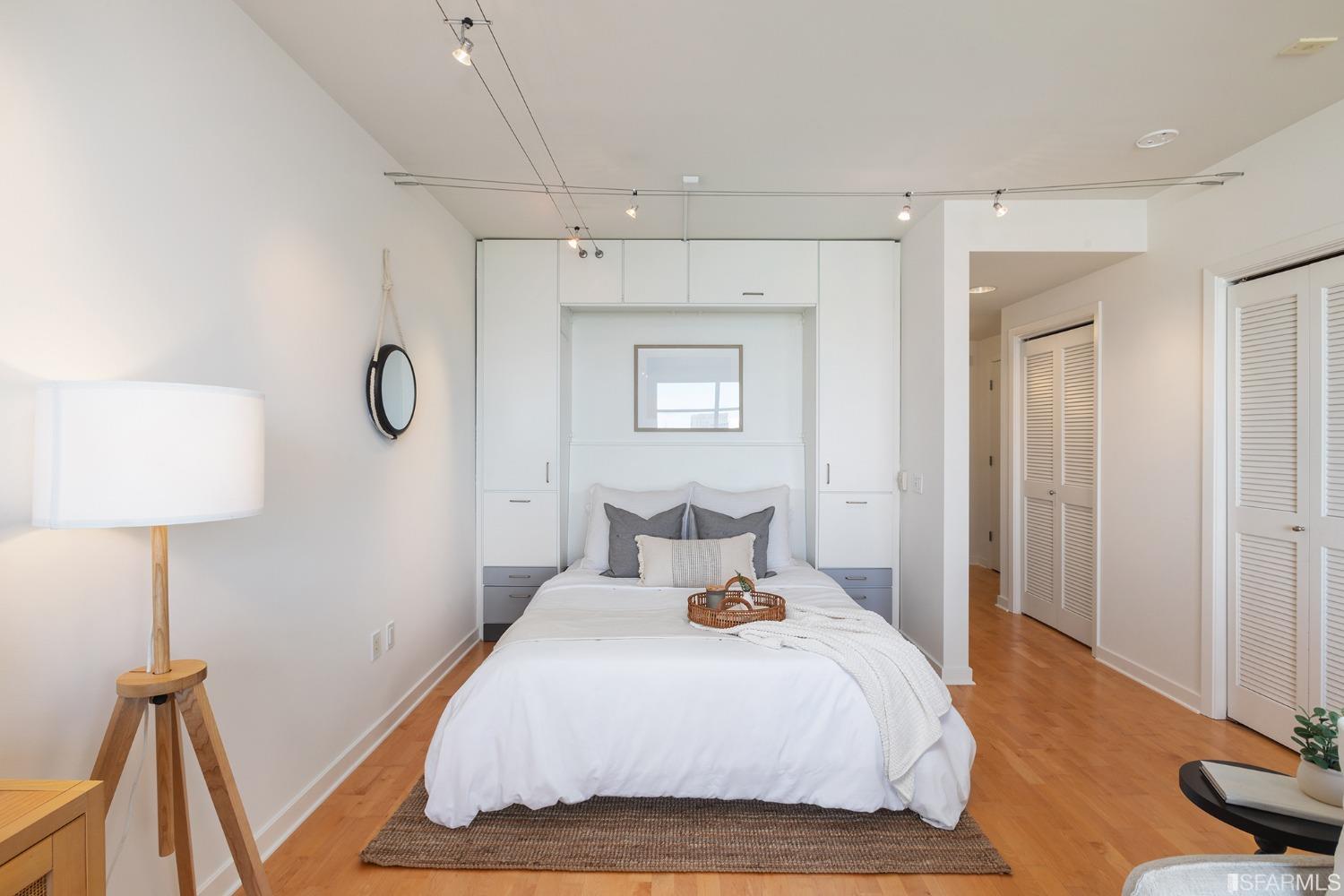 451 Kansas Street Unit: 563