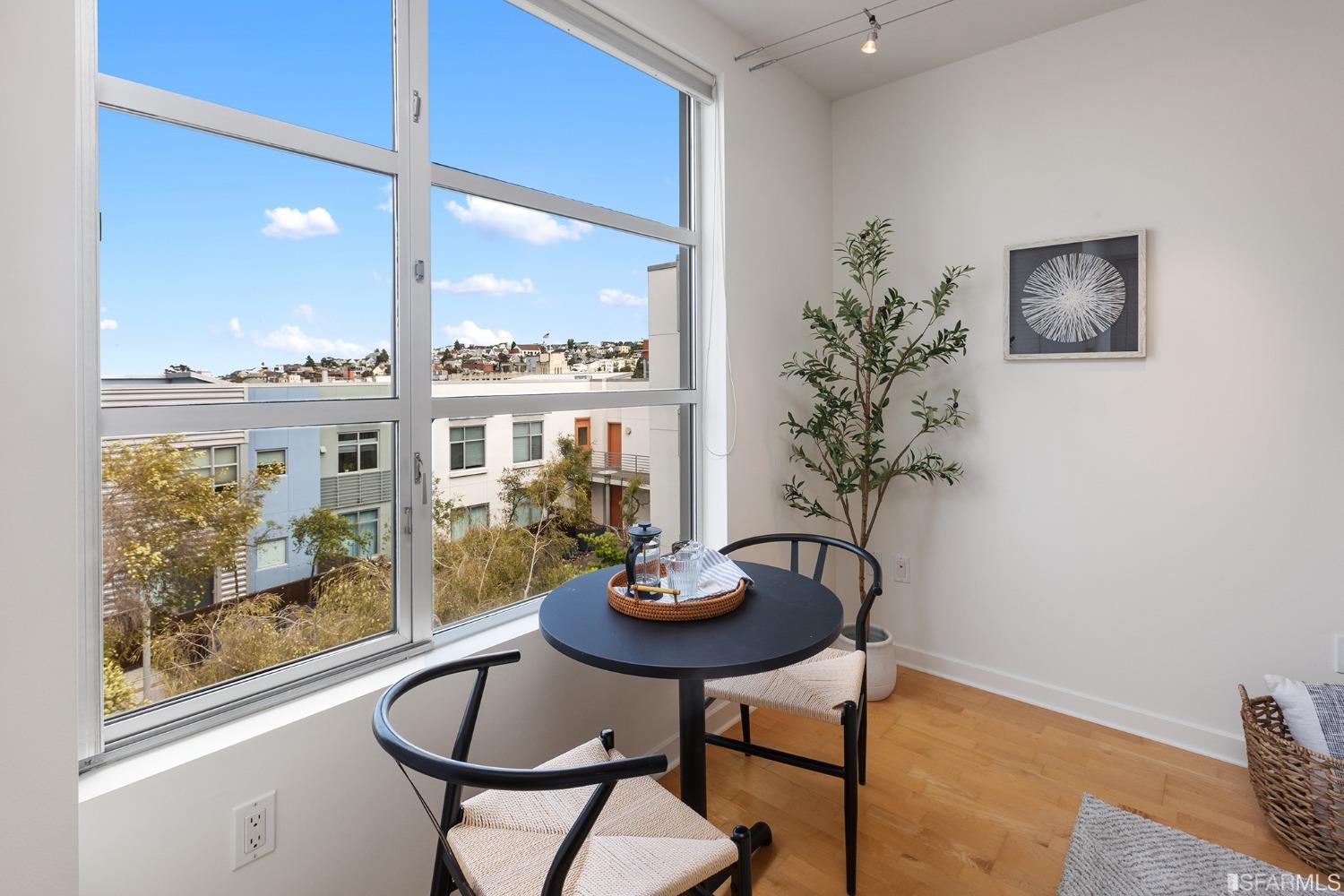 451 Kansas Street Unit: 563