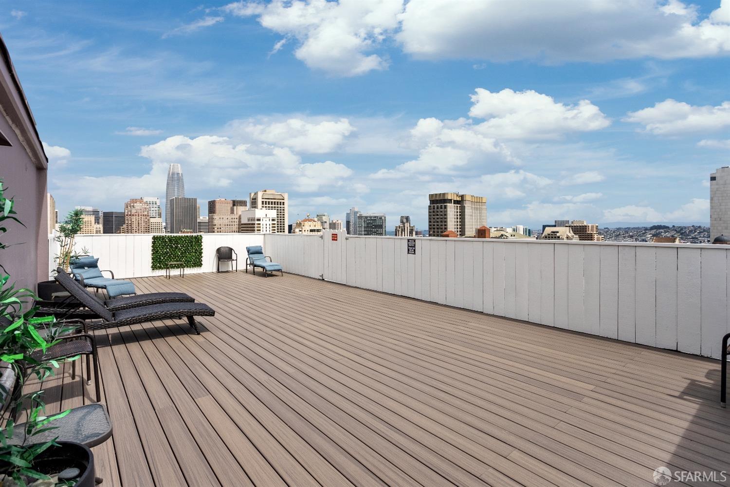 1001 Pine Street Unit: 209