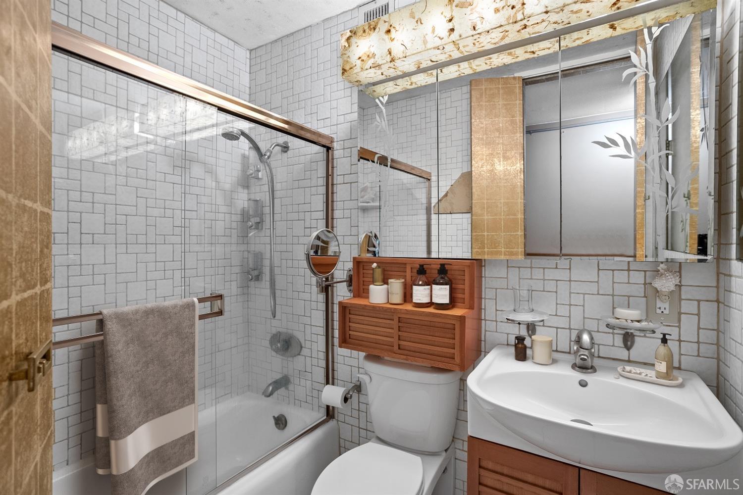 1001 Pine Street Unit: 209