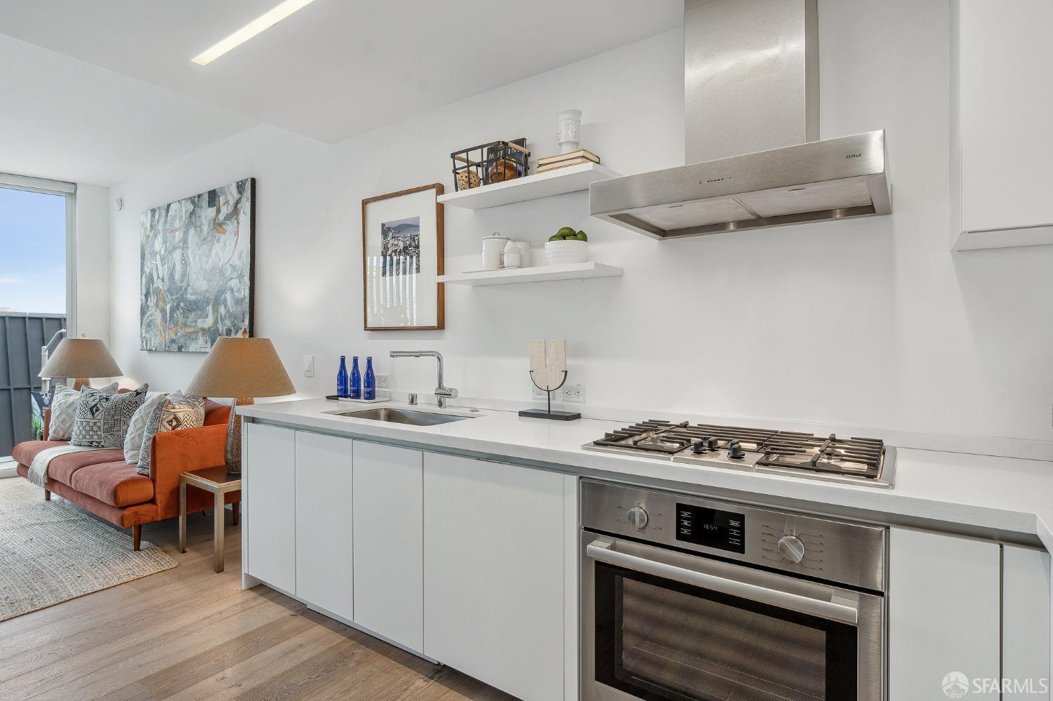 450 Hayes Street Unit: 3L