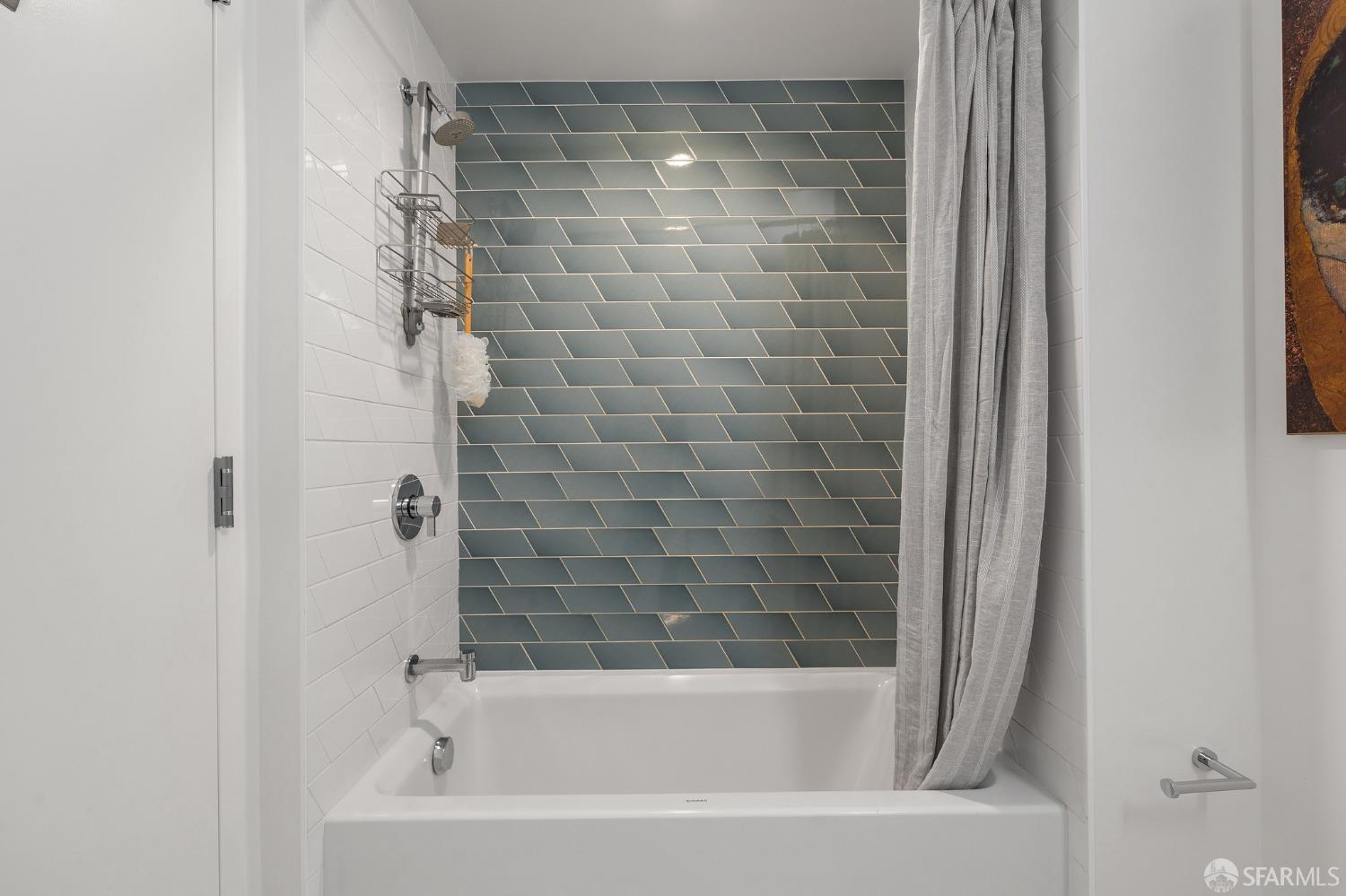 450 Hayes Street Unit: 3L