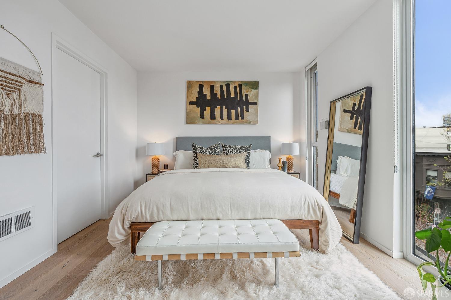 450 Hayes Street Unit: 3L