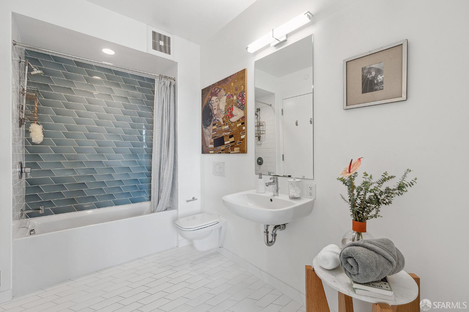 450 Hayes Street Unit: 3L