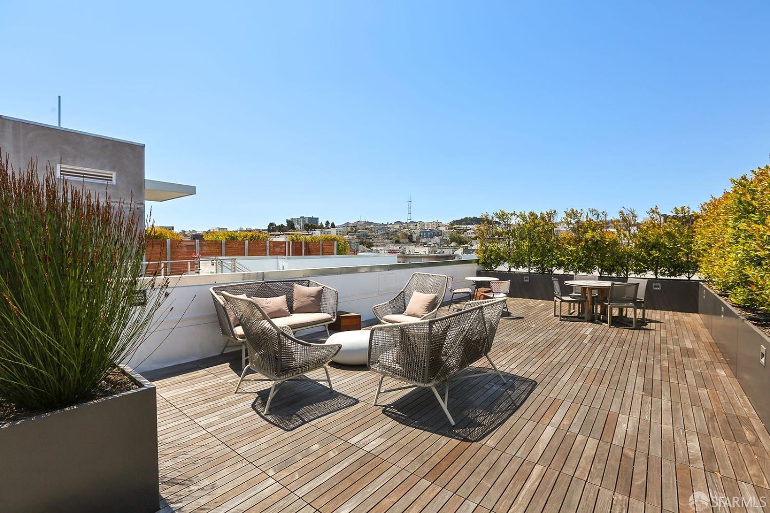 450 Hayes Street Unit: 3L