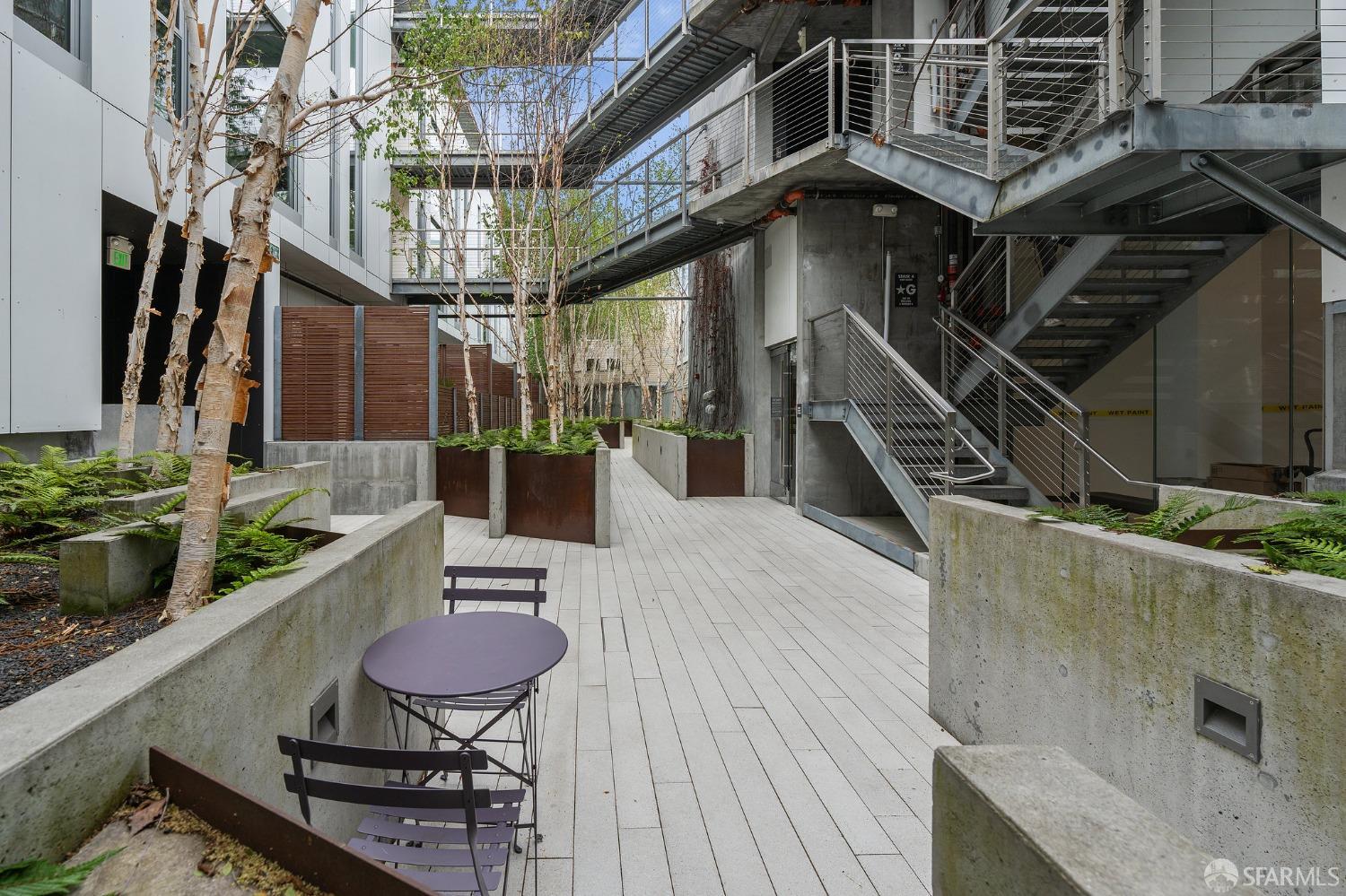 450 Hayes Street Unit: 3L
