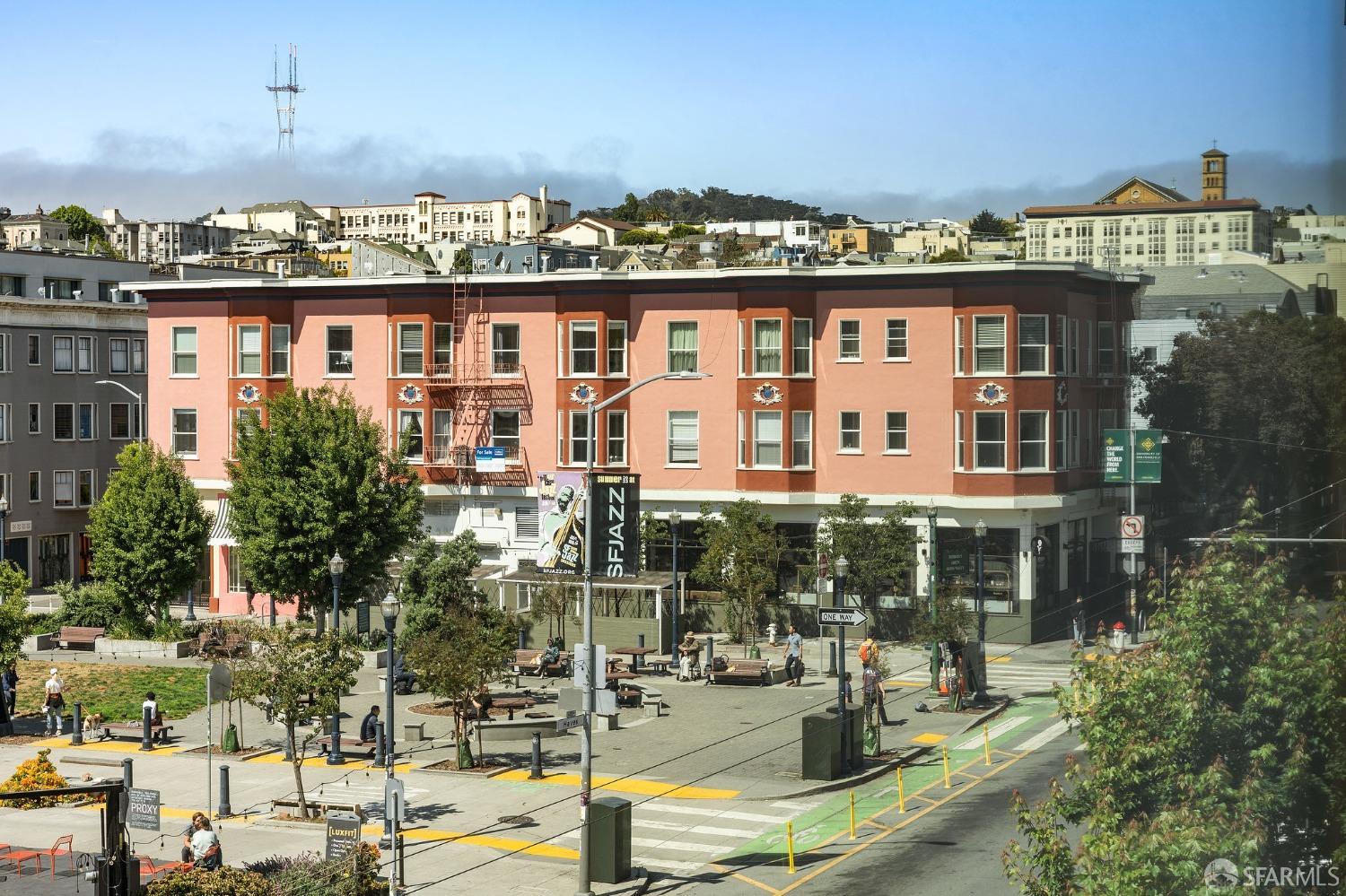 450 Hayes Street Unit: 3L