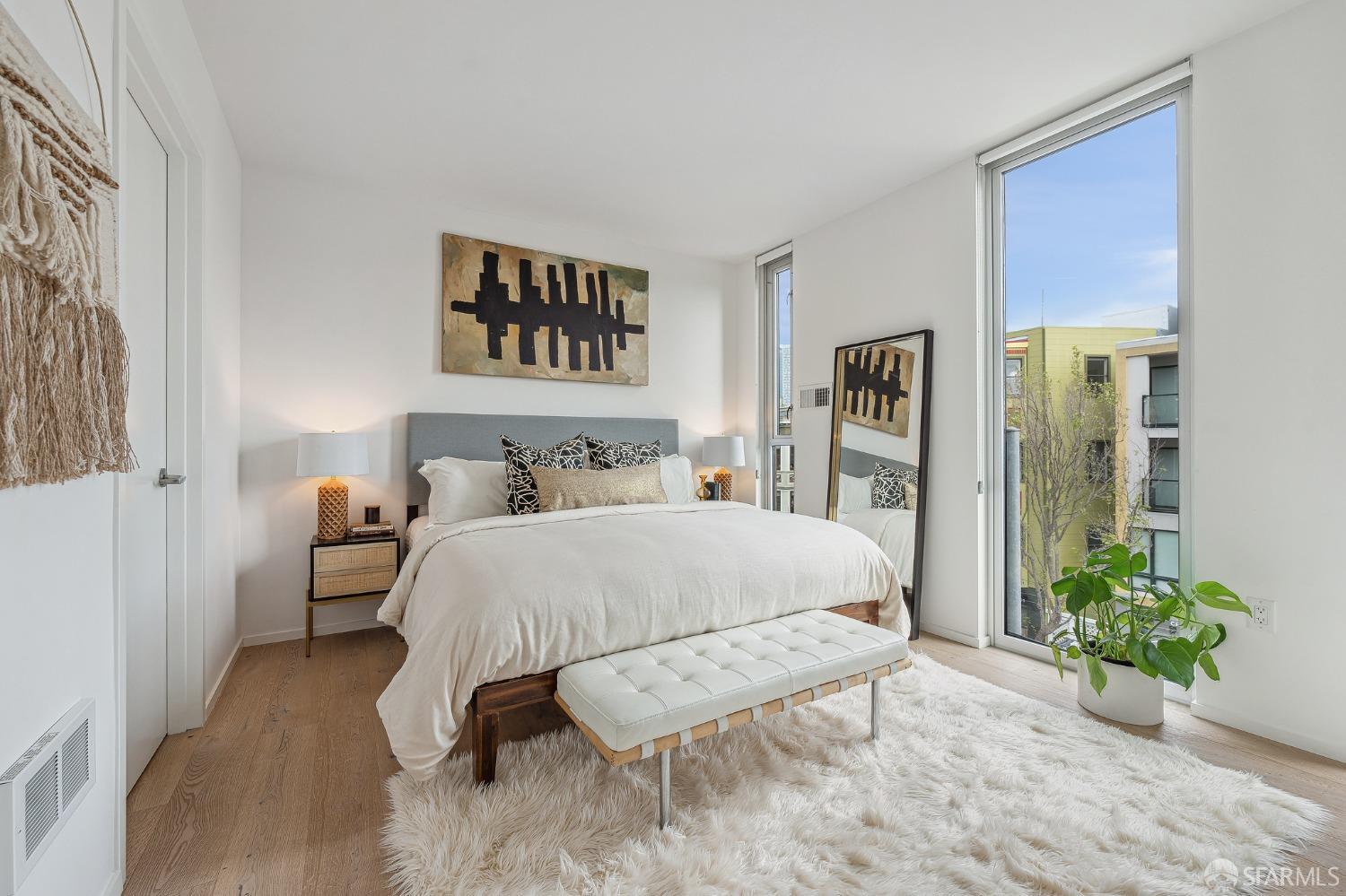 450 Hayes Street Unit: 3L
