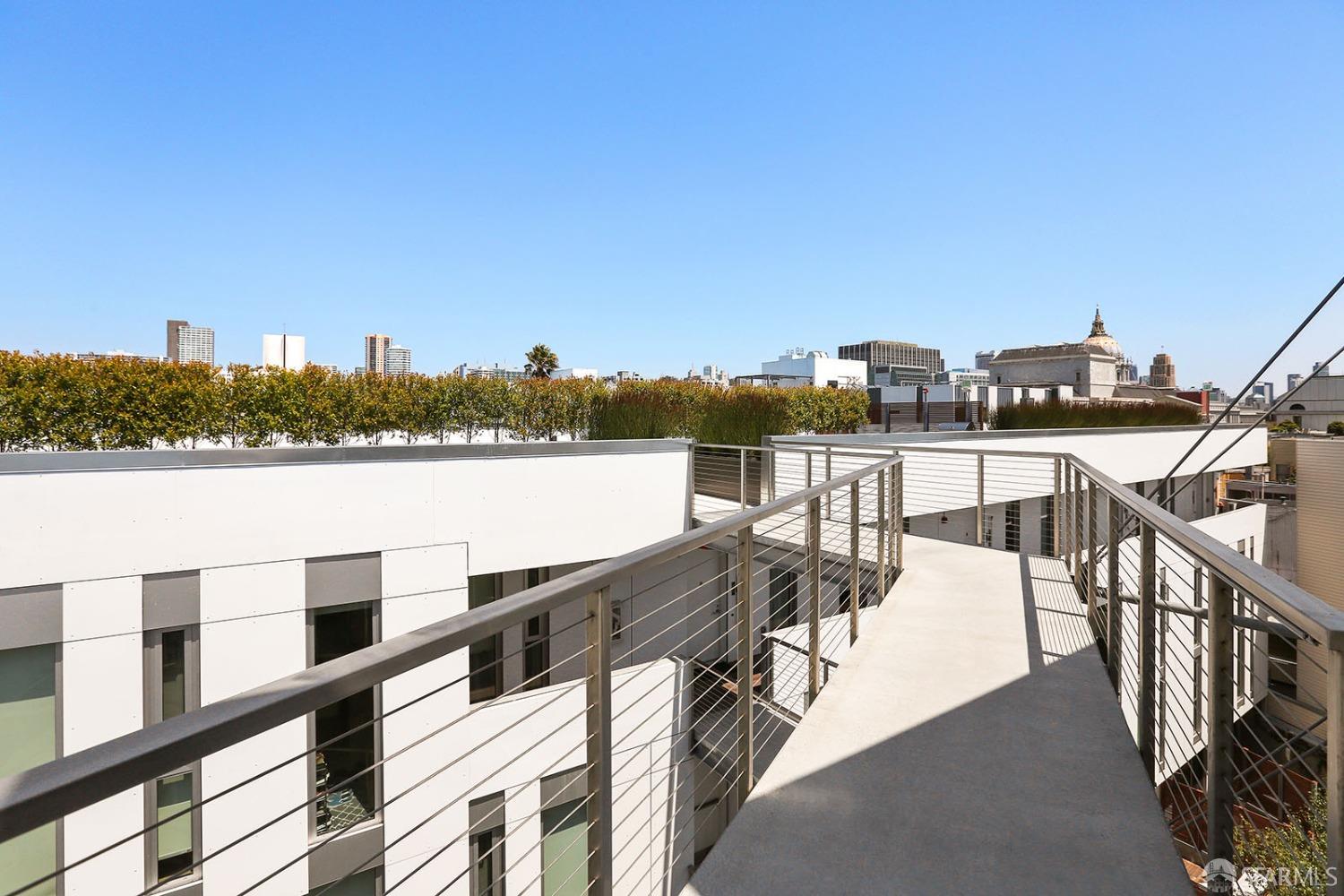 450 Hayes Street Unit: 3L
