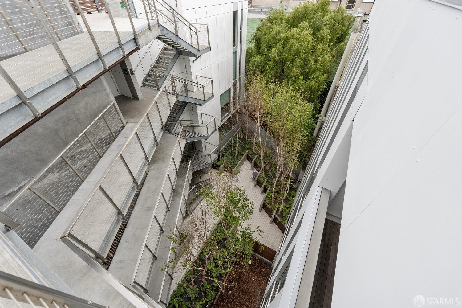 450 Hayes Street Unit: 3L