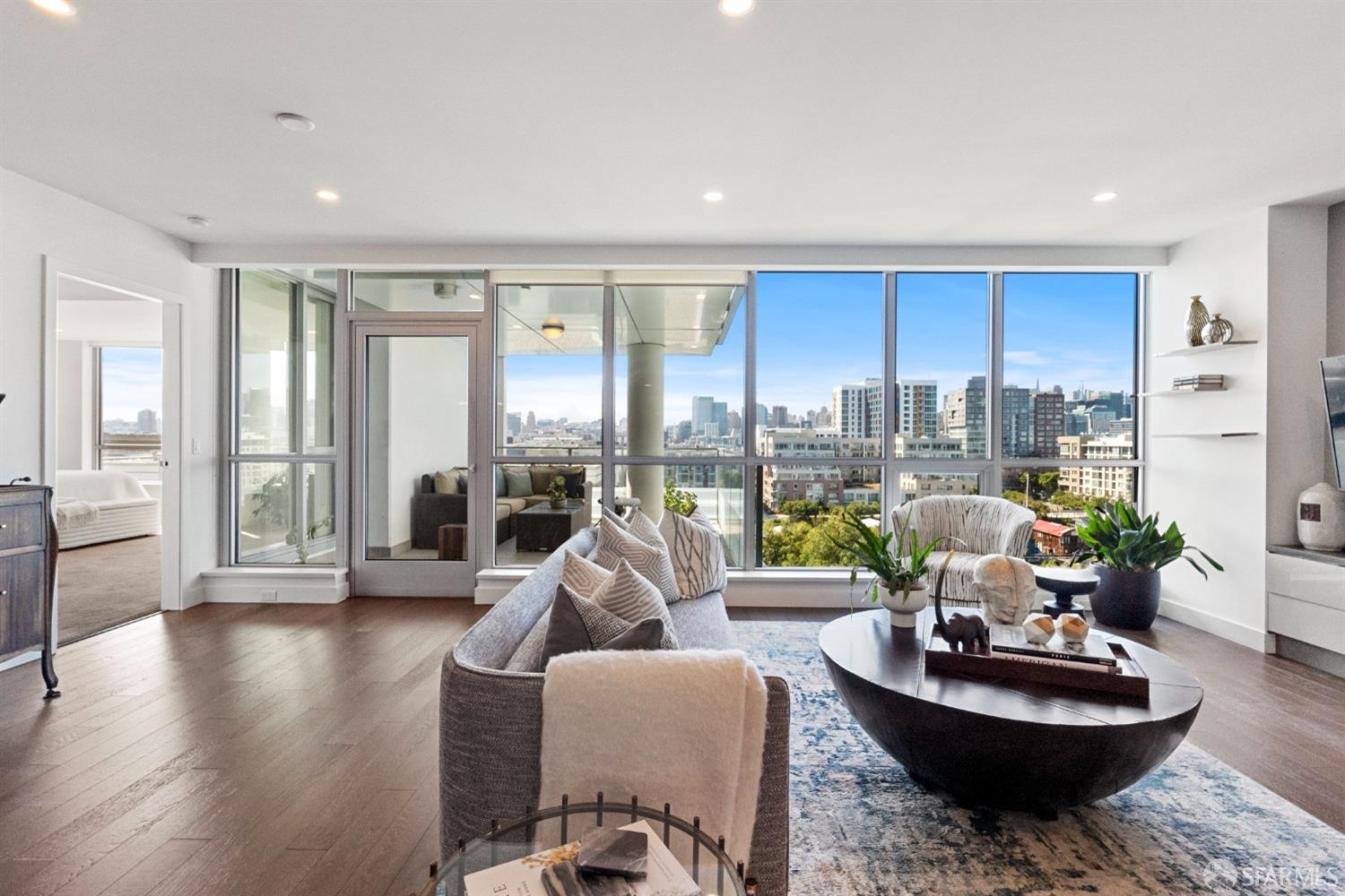 718 Long Bridge Street Unit: 804