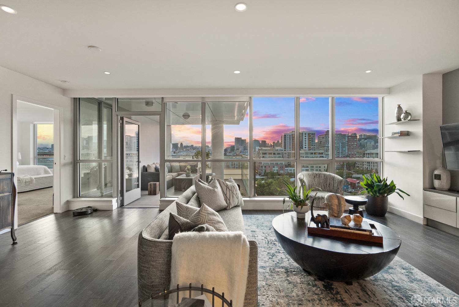 718 Long Bridge Street Unit: 804