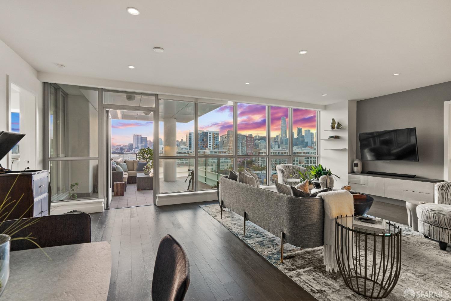 718 Long Bridge Street Unit: 804