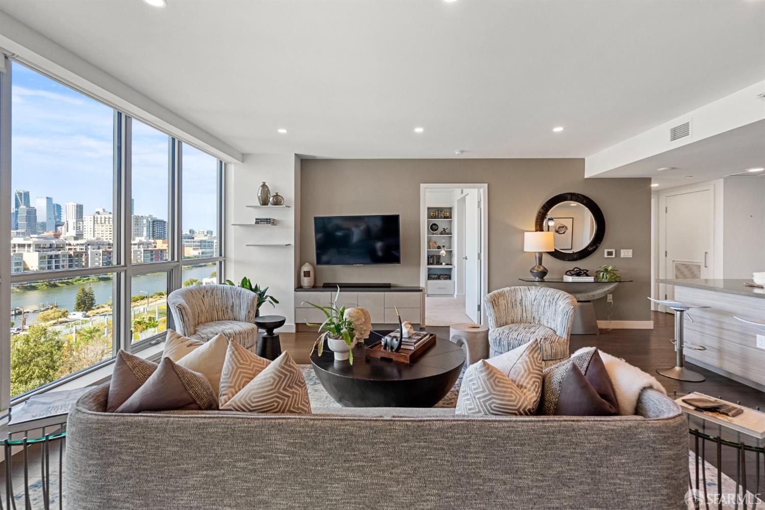 718 Long Bridge Street Unit: 804