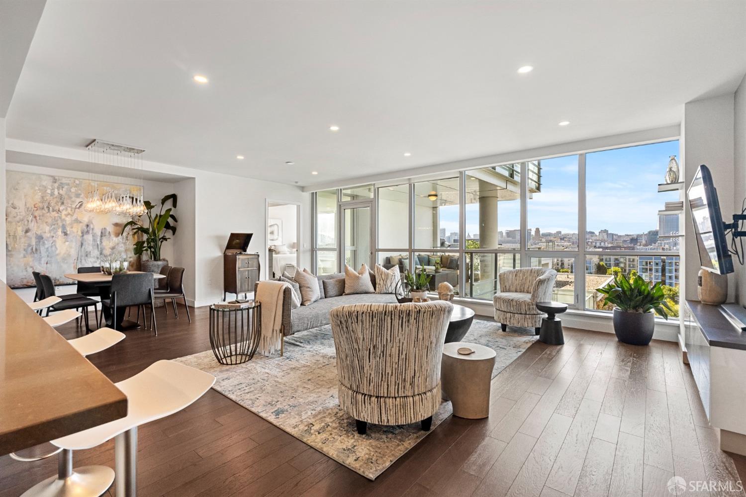 718 Long Bridge Street Unit: 804