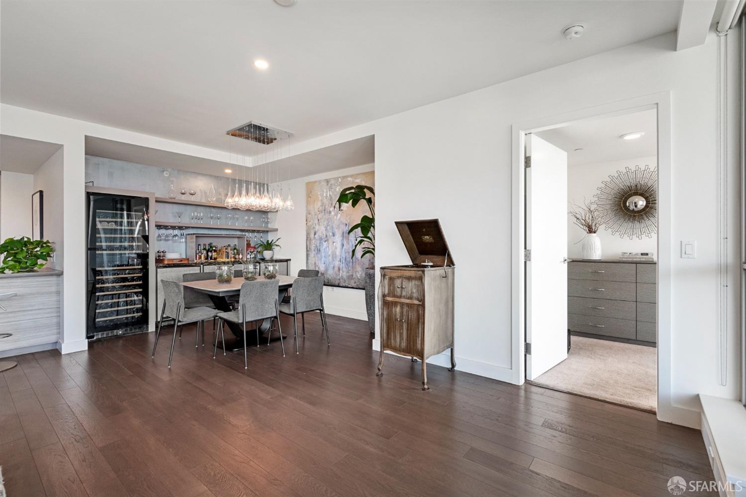 718 Long Bridge Street Unit: 804