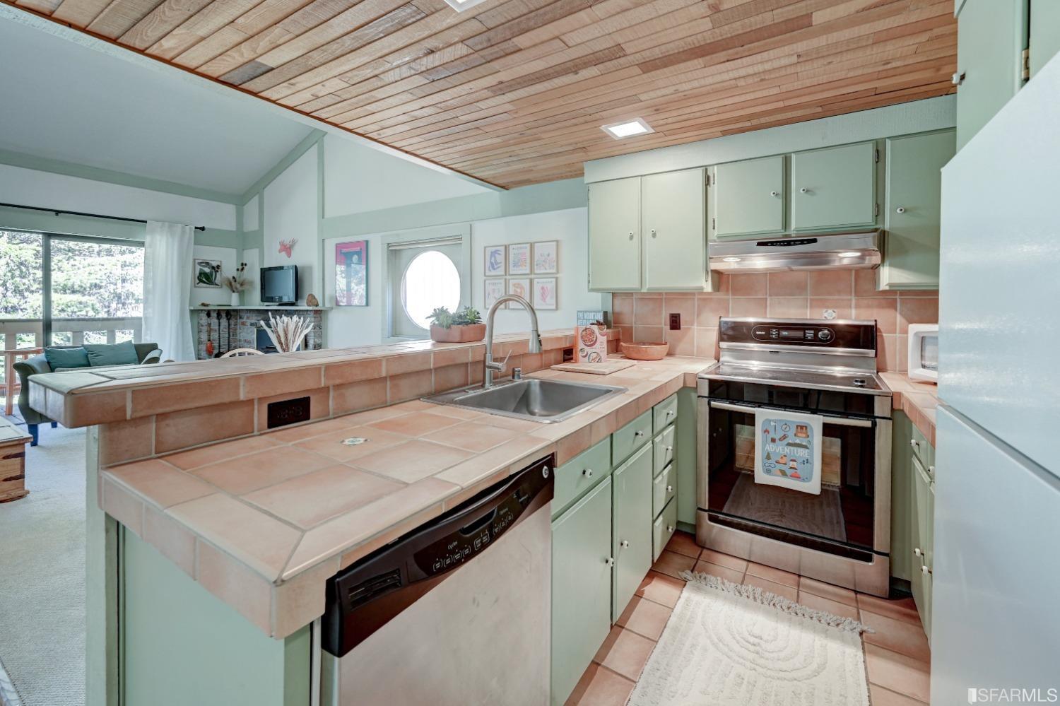 200 Creekside Drive Unit: 81