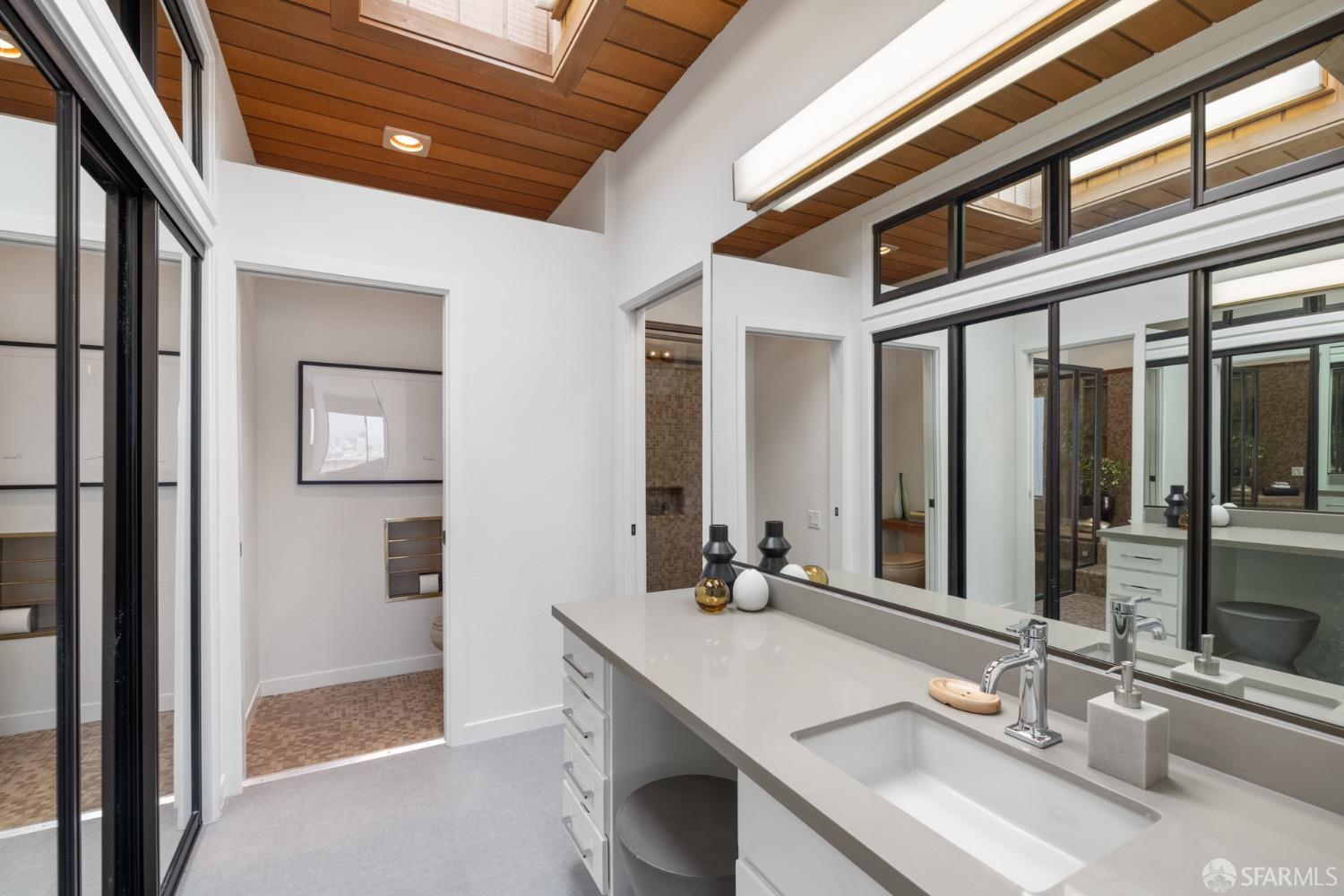 5 N Burnett Avenue Unit: 3
