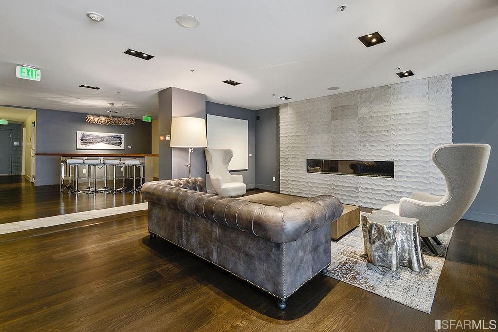 555 4th Street Unit: 438