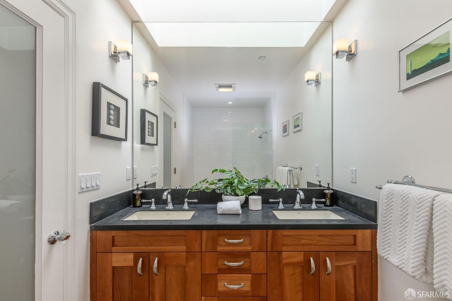 939 Jackson Street Unit: 301