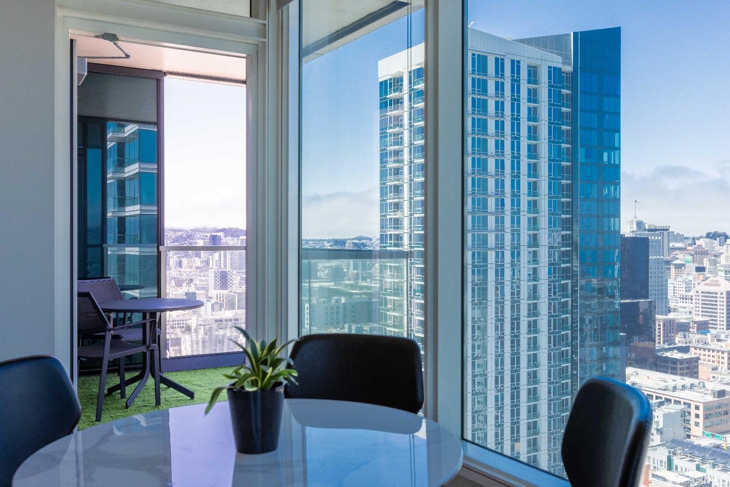 425 1st Street Unit: 3307