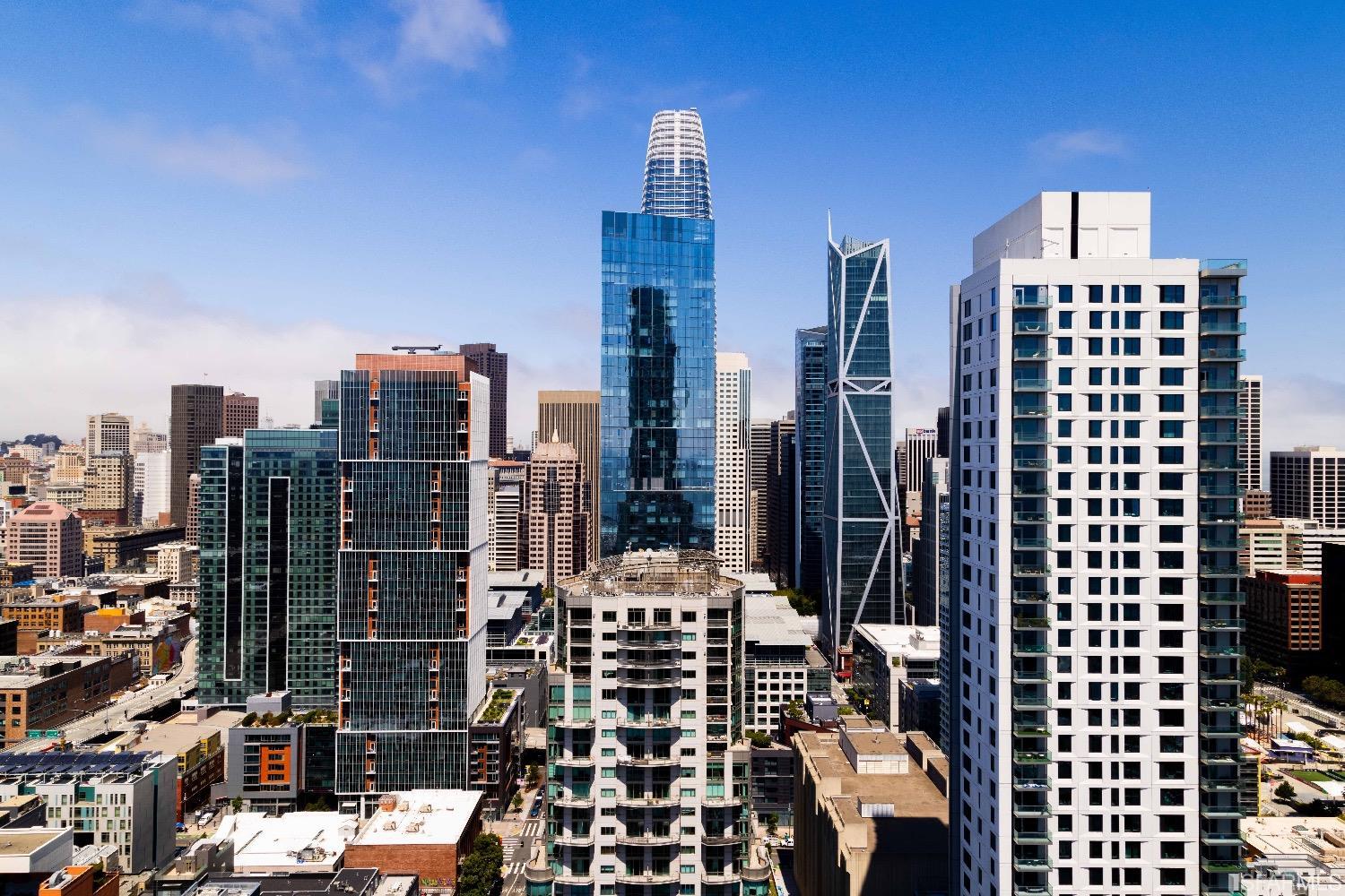 425 1st Street Unit: 3307