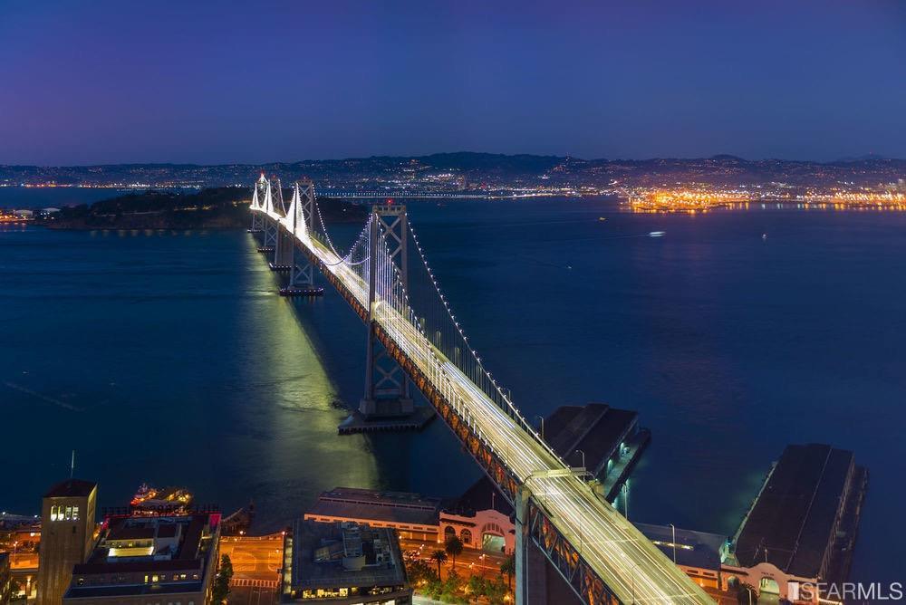 425 1st Street Unit: 3307