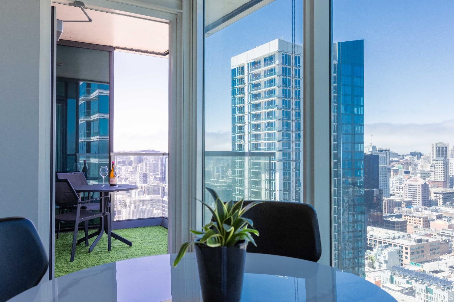 425 1st Street Unit: 3307