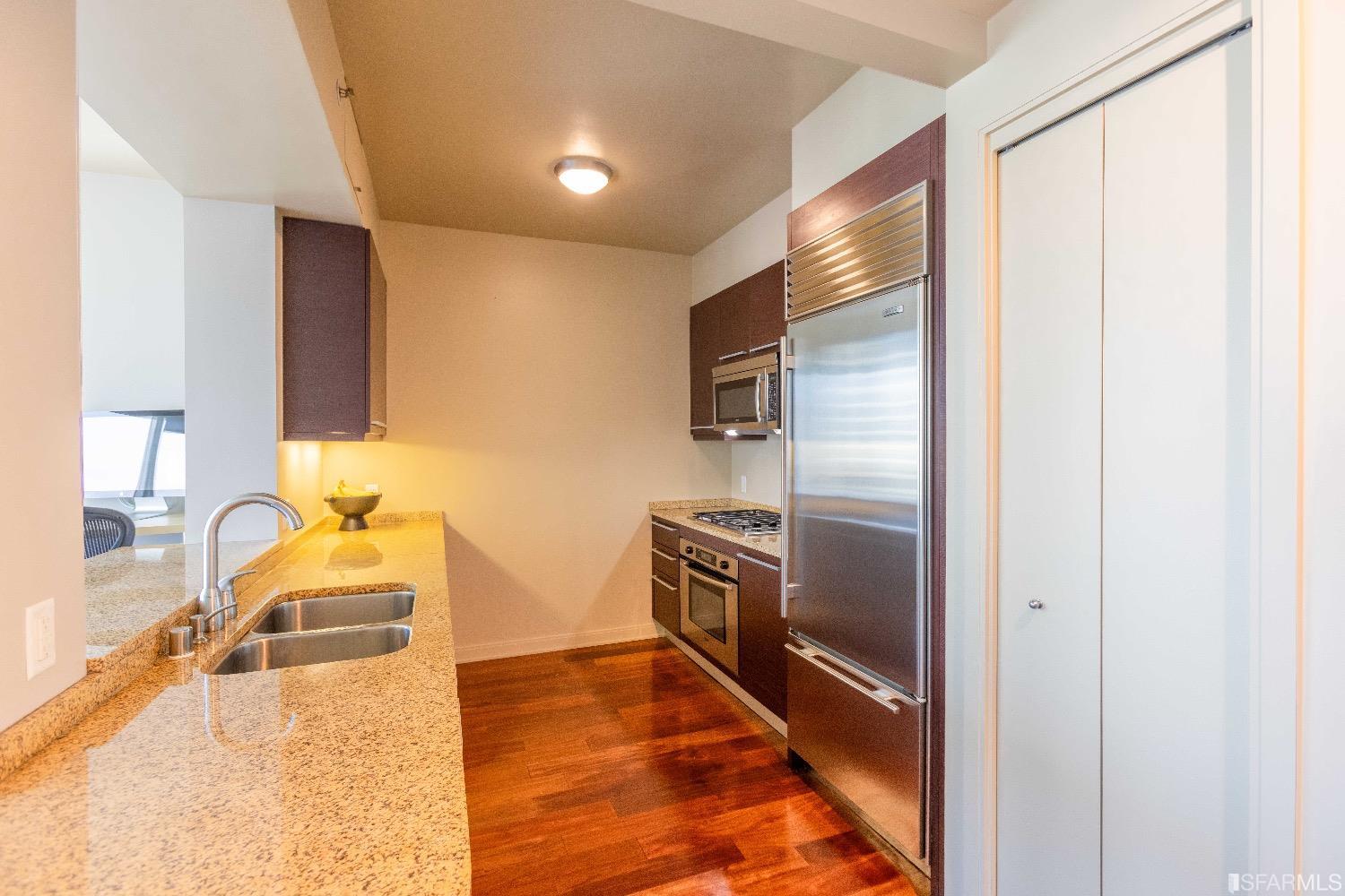 425 1st Street Unit: 3307