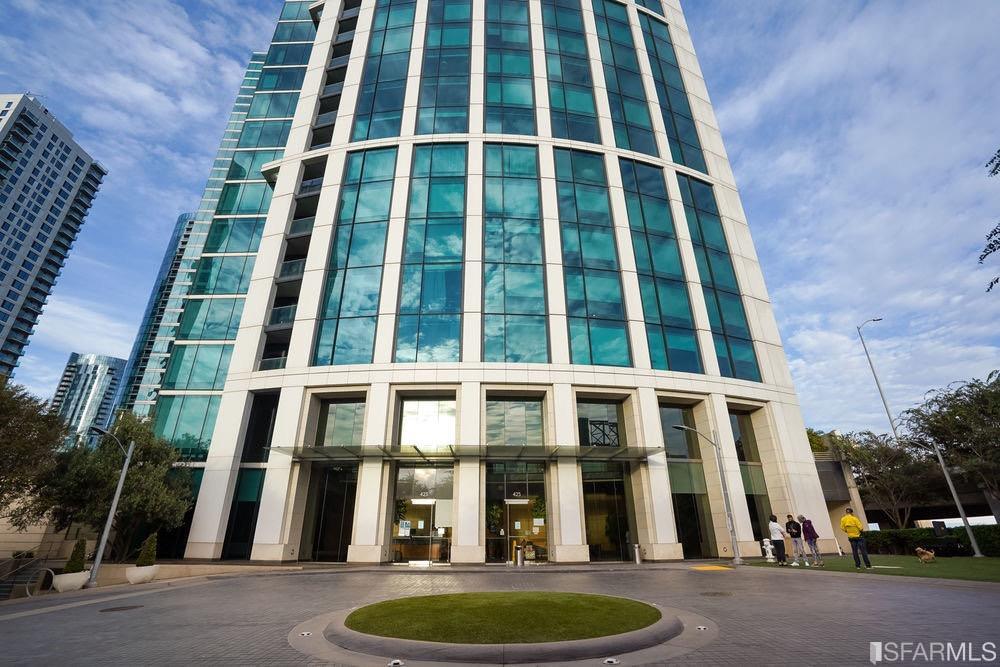 425 1st Street Unit: 3307