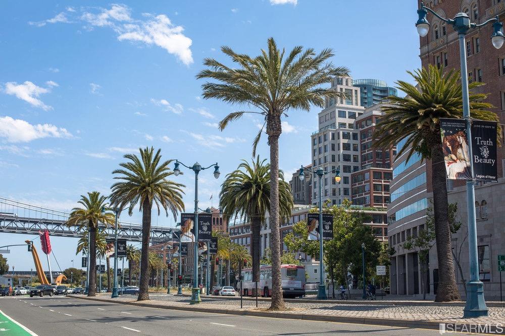 425 1st Street Unit: 3307