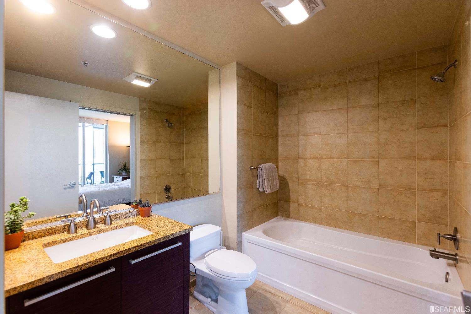 425 1st Street Unit: 3307