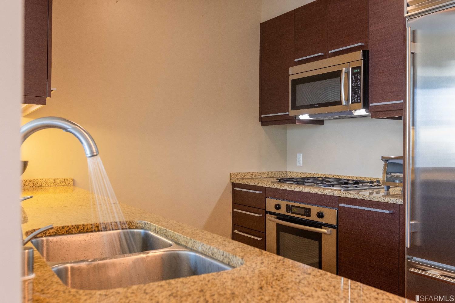 425 1st Street Unit: 3307