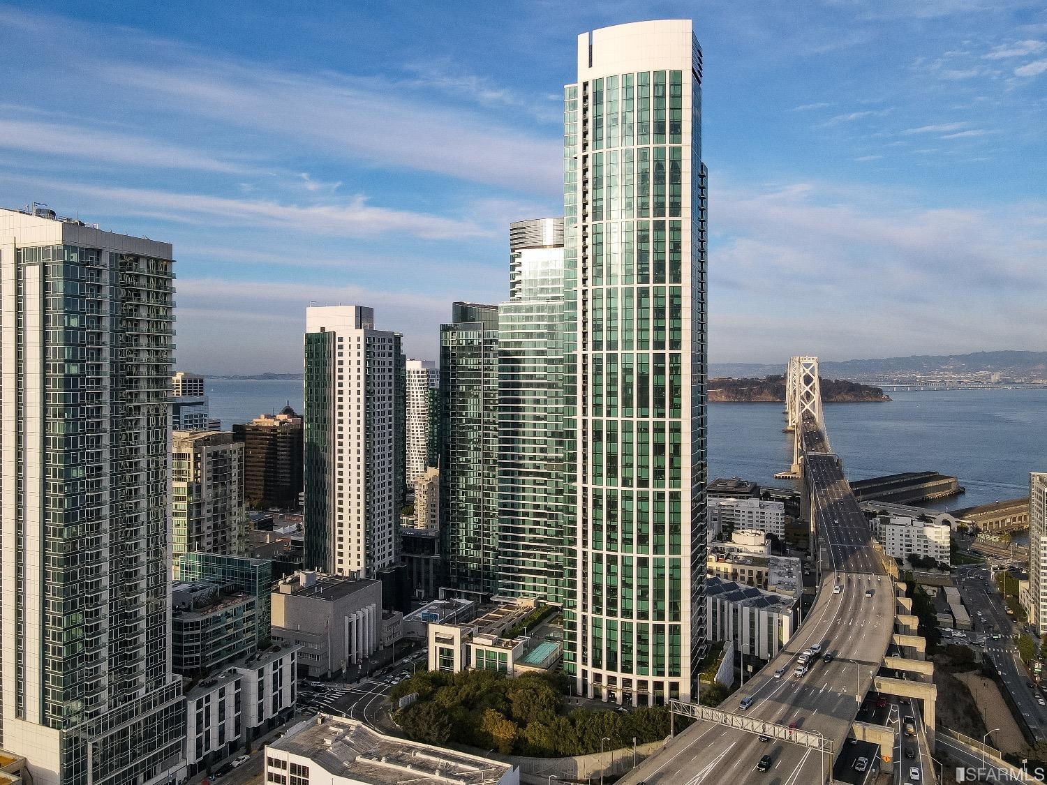 425 1st Street Unit: 3307