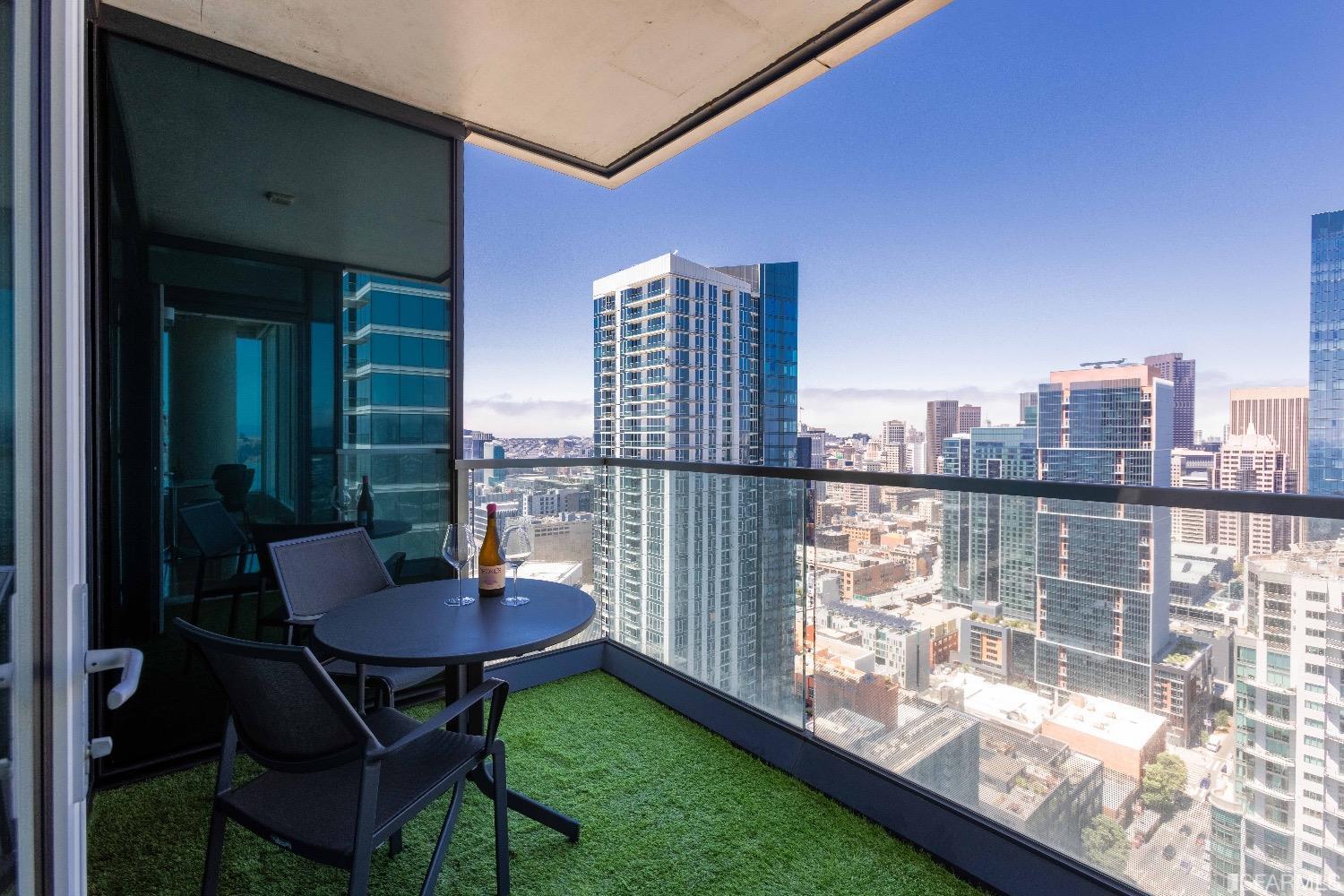 425 1st Street Unit: 3307