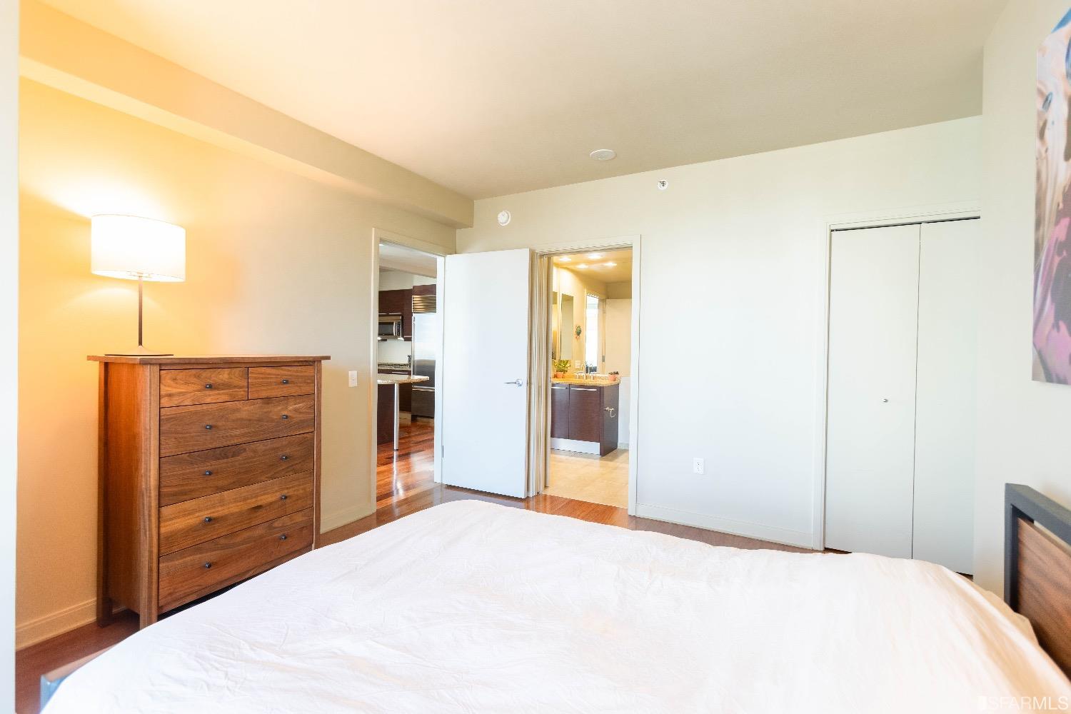 425 1st Street Unit: 3307