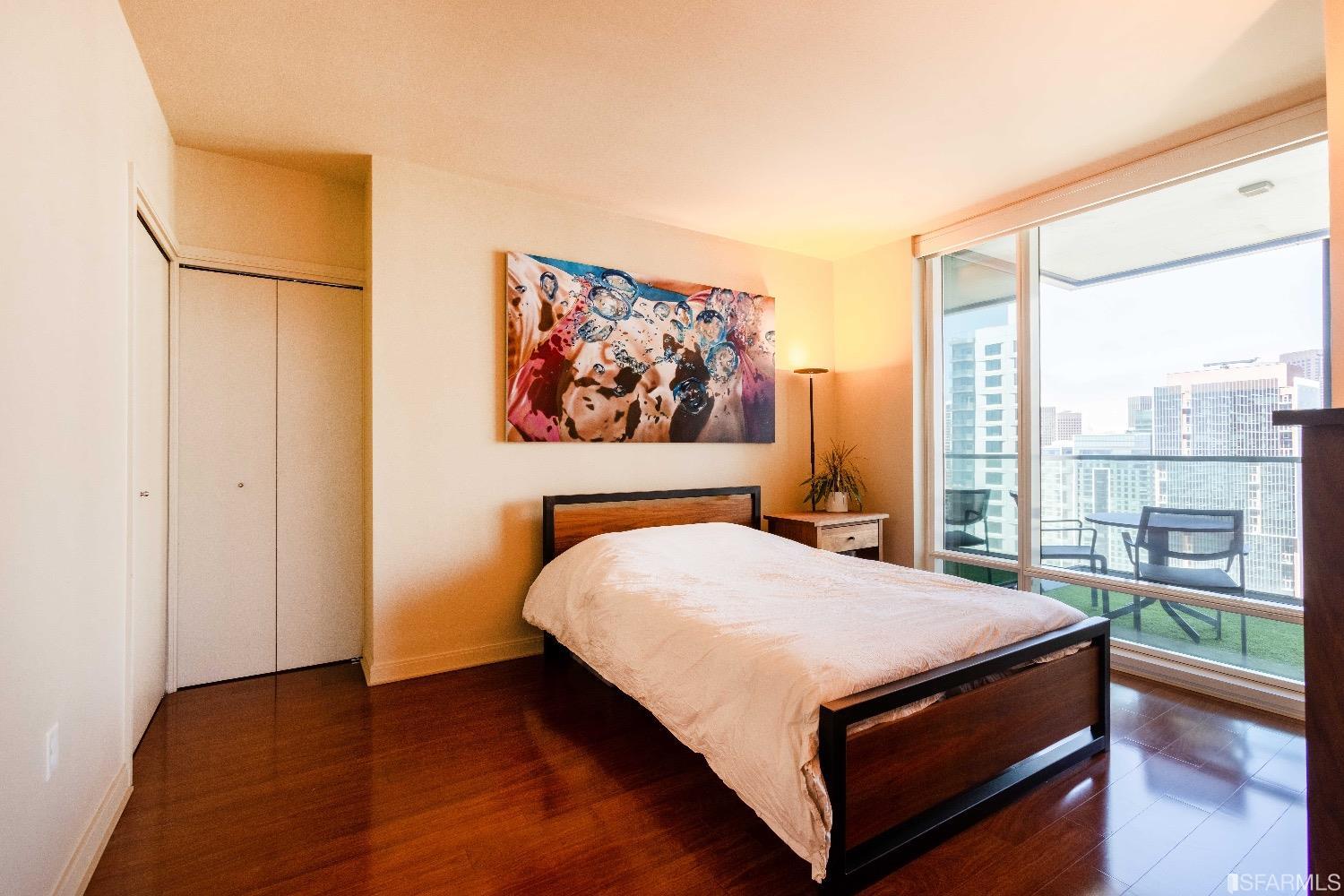 425 1st Street Unit: 3307