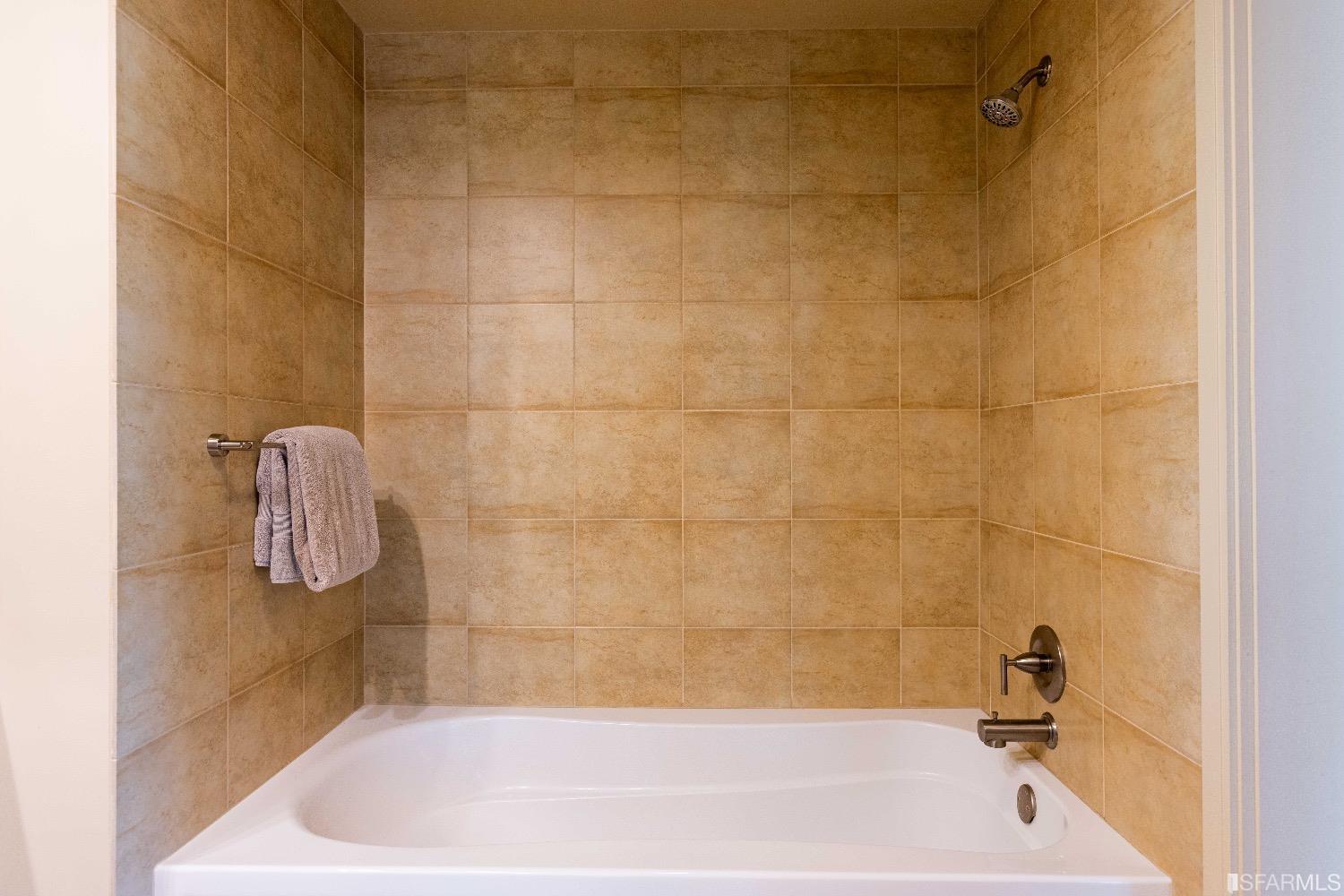 425 1st Street Unit: 3307