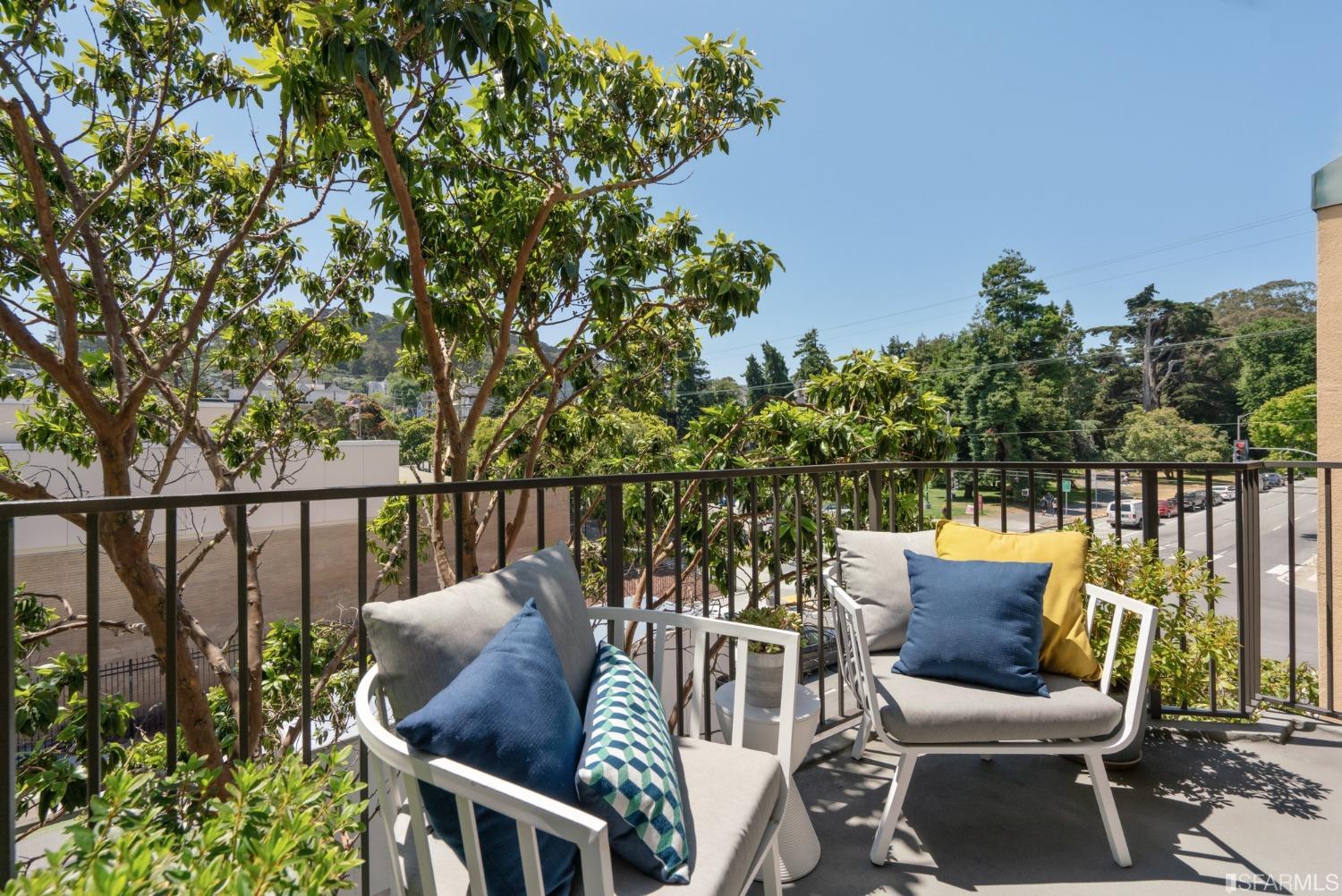 1390 Fell Street Unit: 201