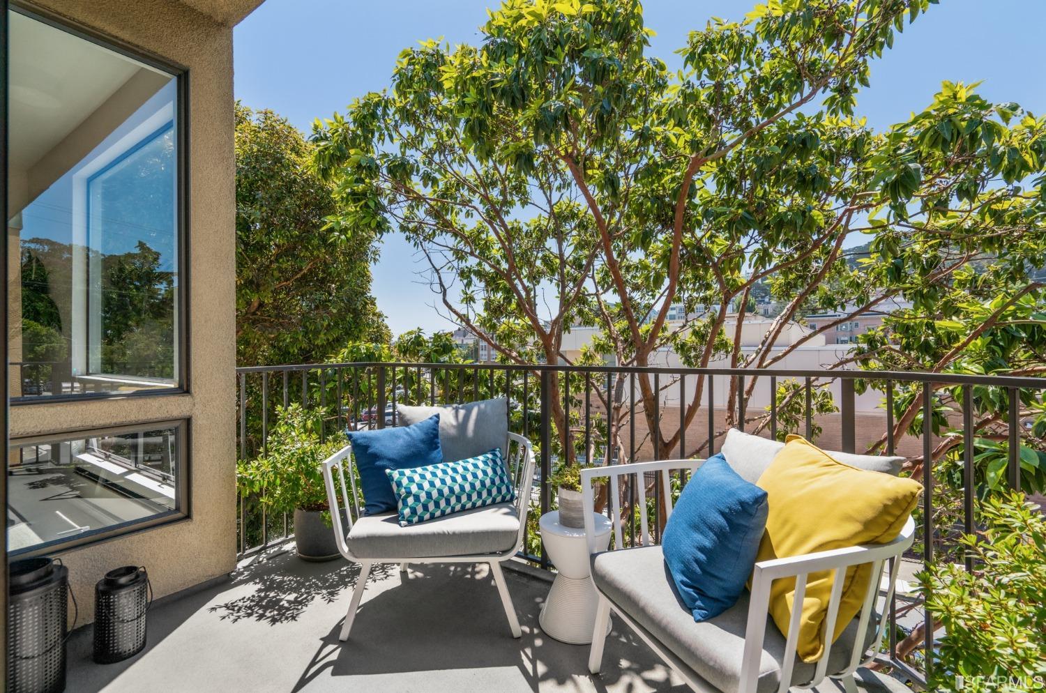 1390 Fell Street Unit: 201