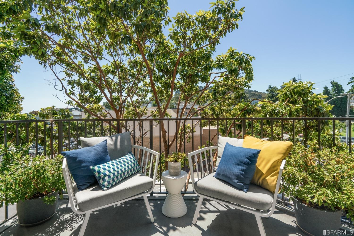 1390 Fell Street Unit: 201