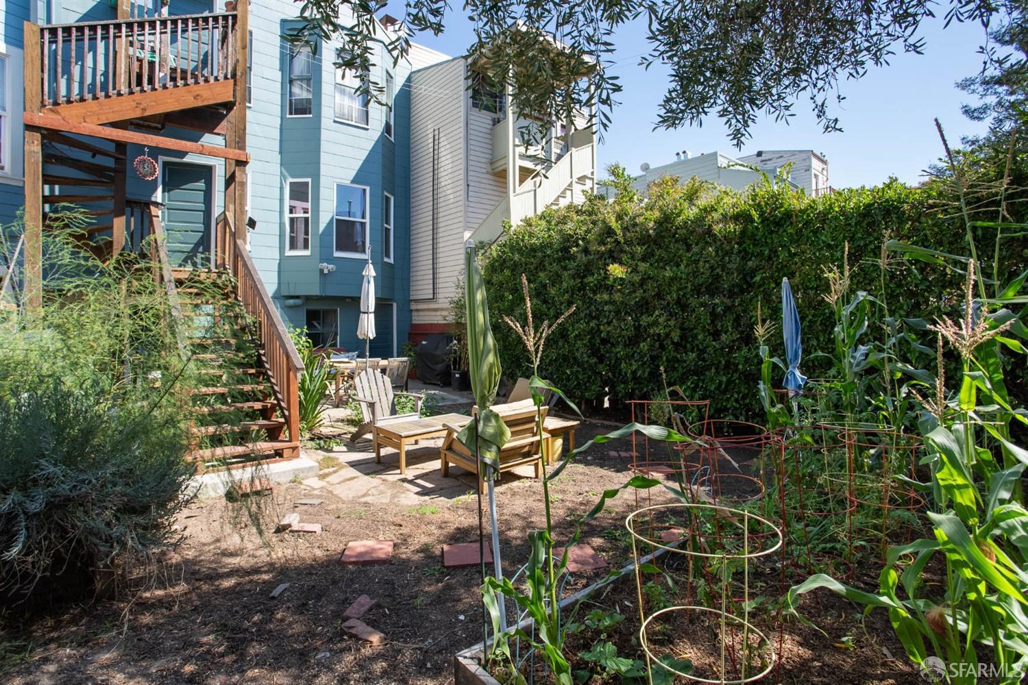 856 York Street