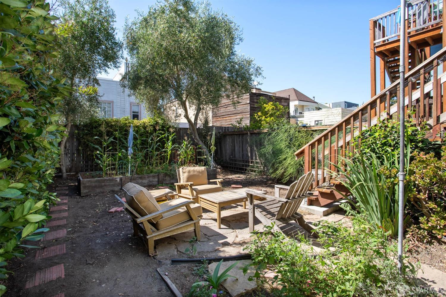 856 York Street