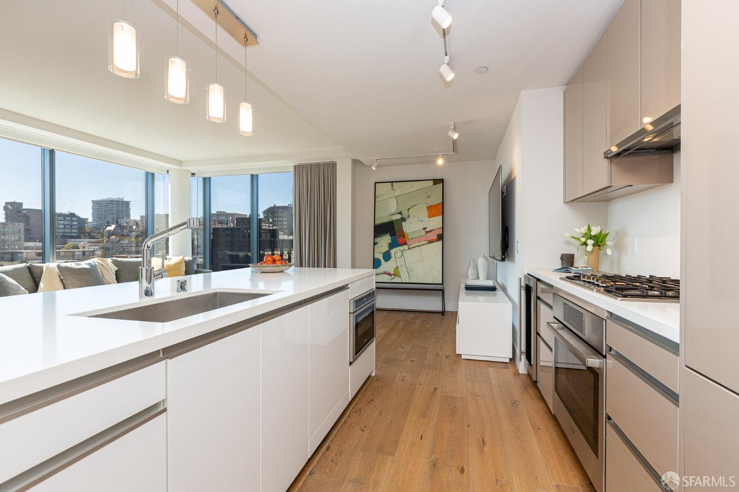 1450 Franklin Street Unit: 1002