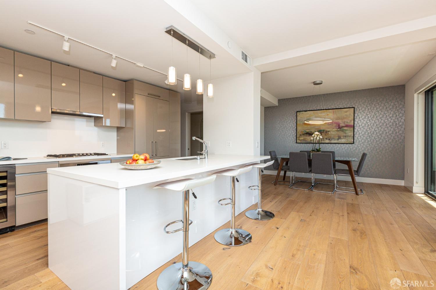 1450 Franklin Street Unit: 1002
