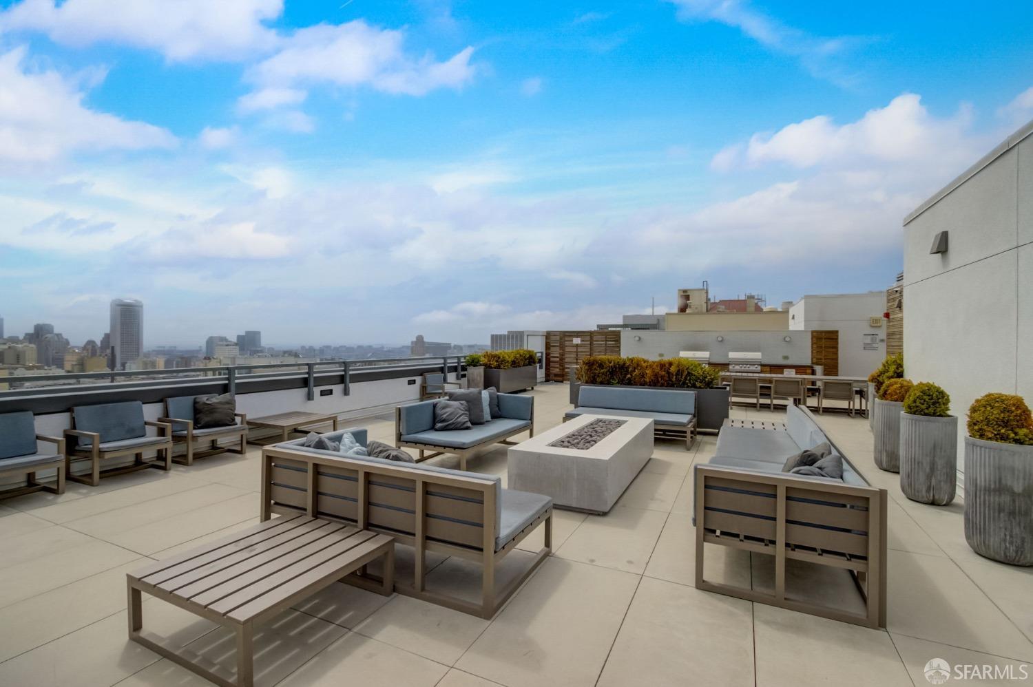 1450 Franklin Street Unit: 1002