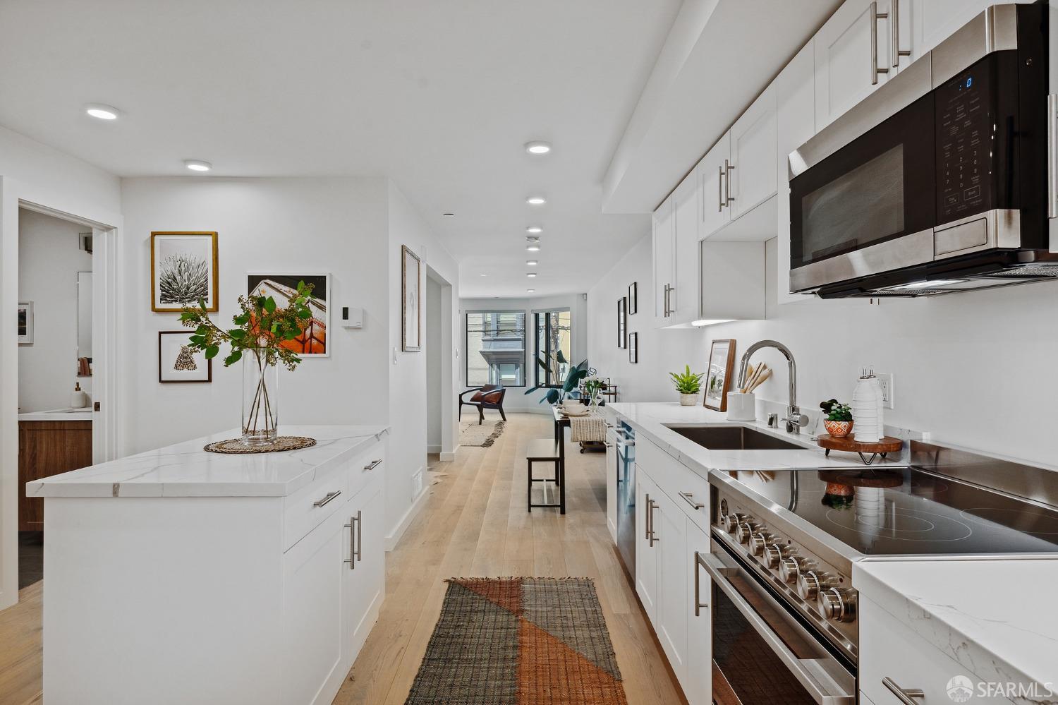 1624 Larkin Street Unit: 4