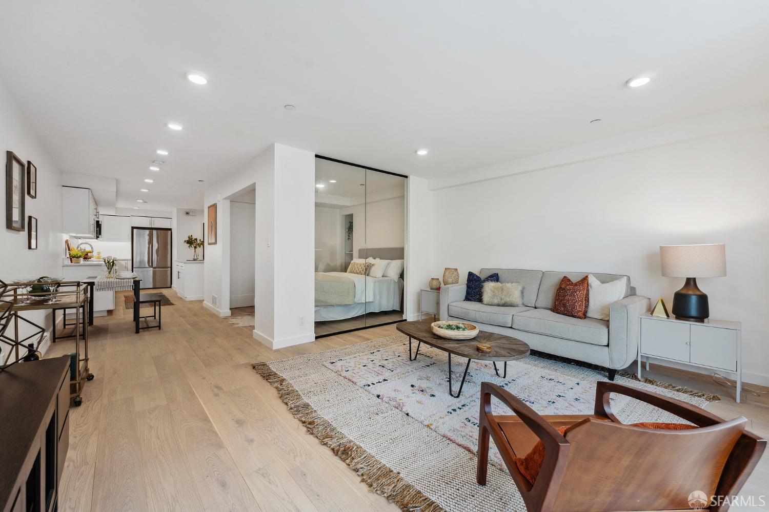 1624 Larkin Street Unit: 4