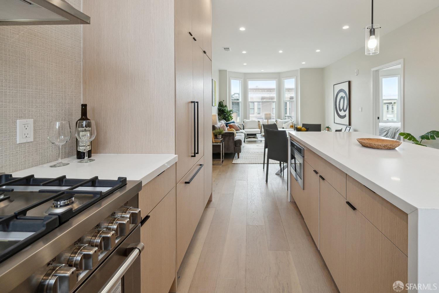 1492 Larkin Street Unit: 7